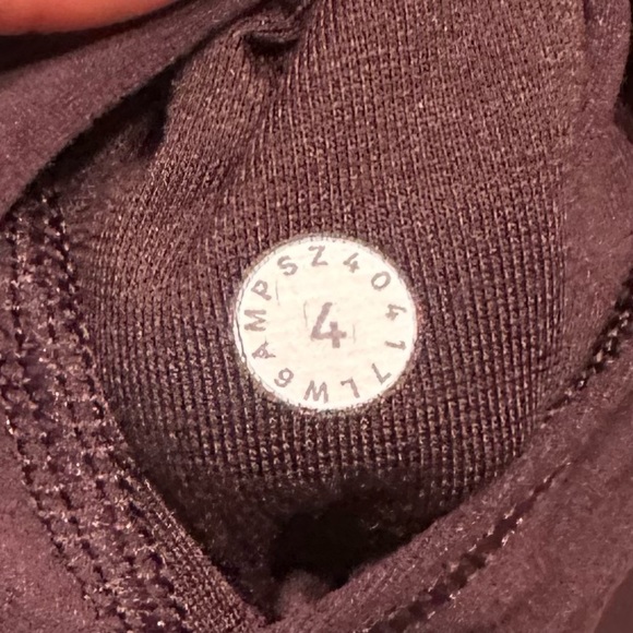 EUC Lululemon Align Crop *21"
Black Currant 4 - Picture 6 of 6